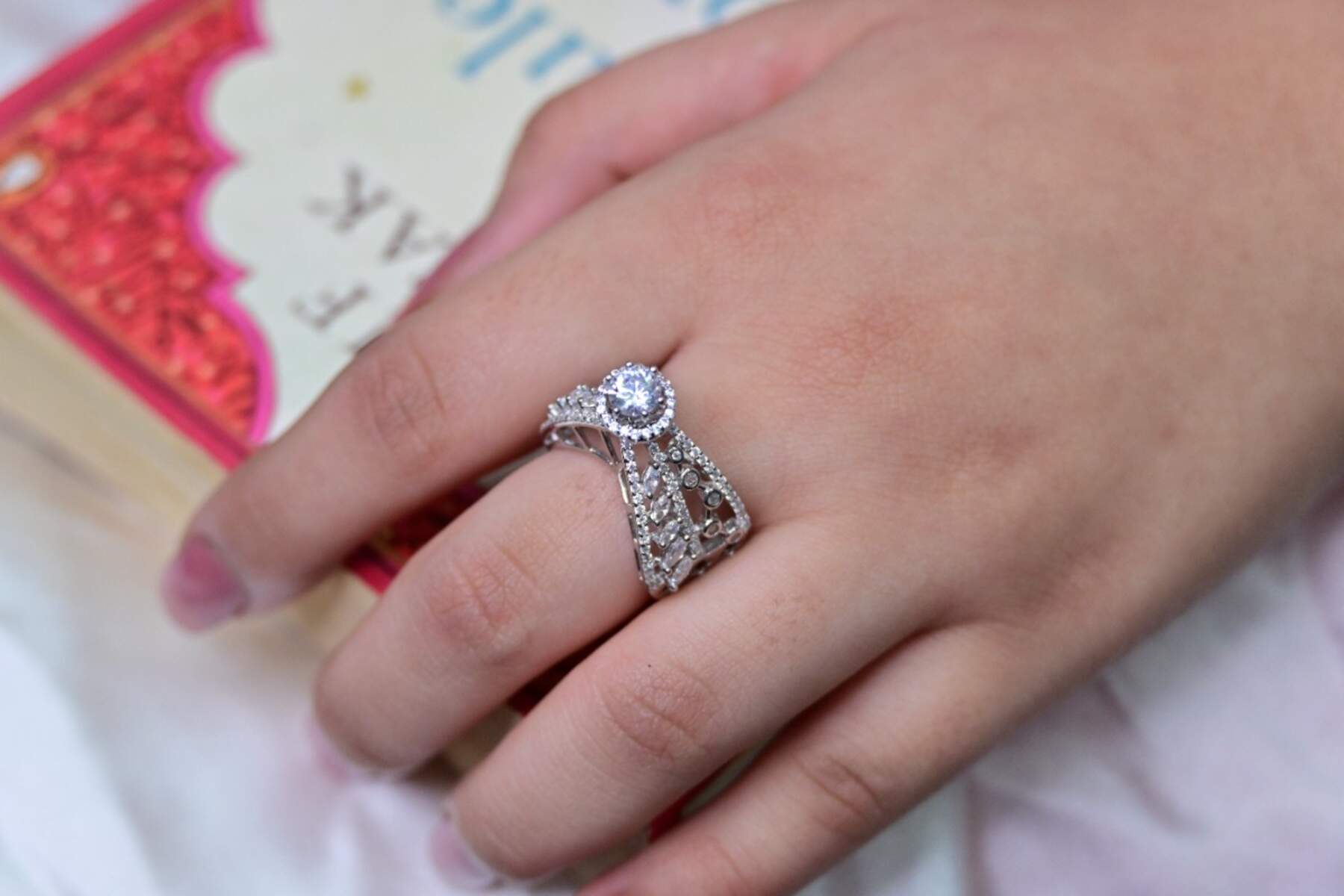 Solitaire Queen Ring