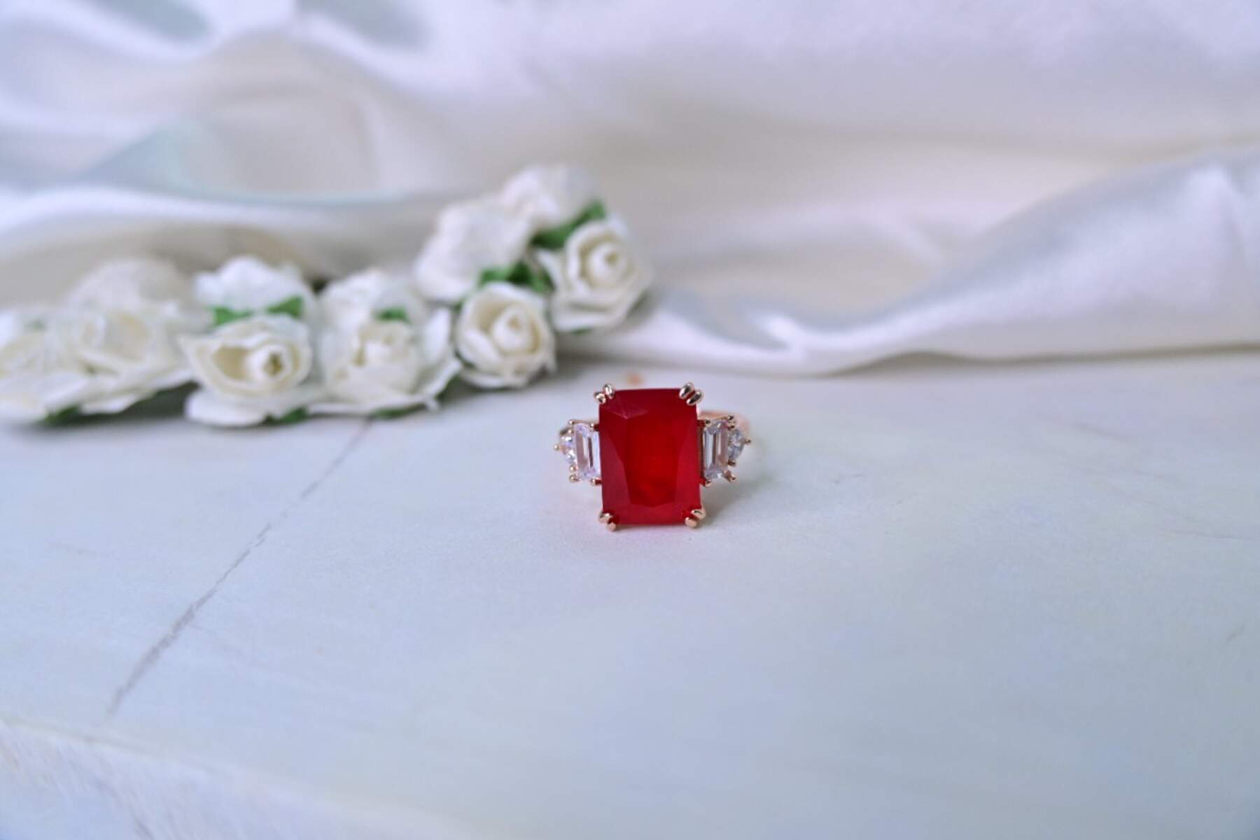 Sparkling Red Ring