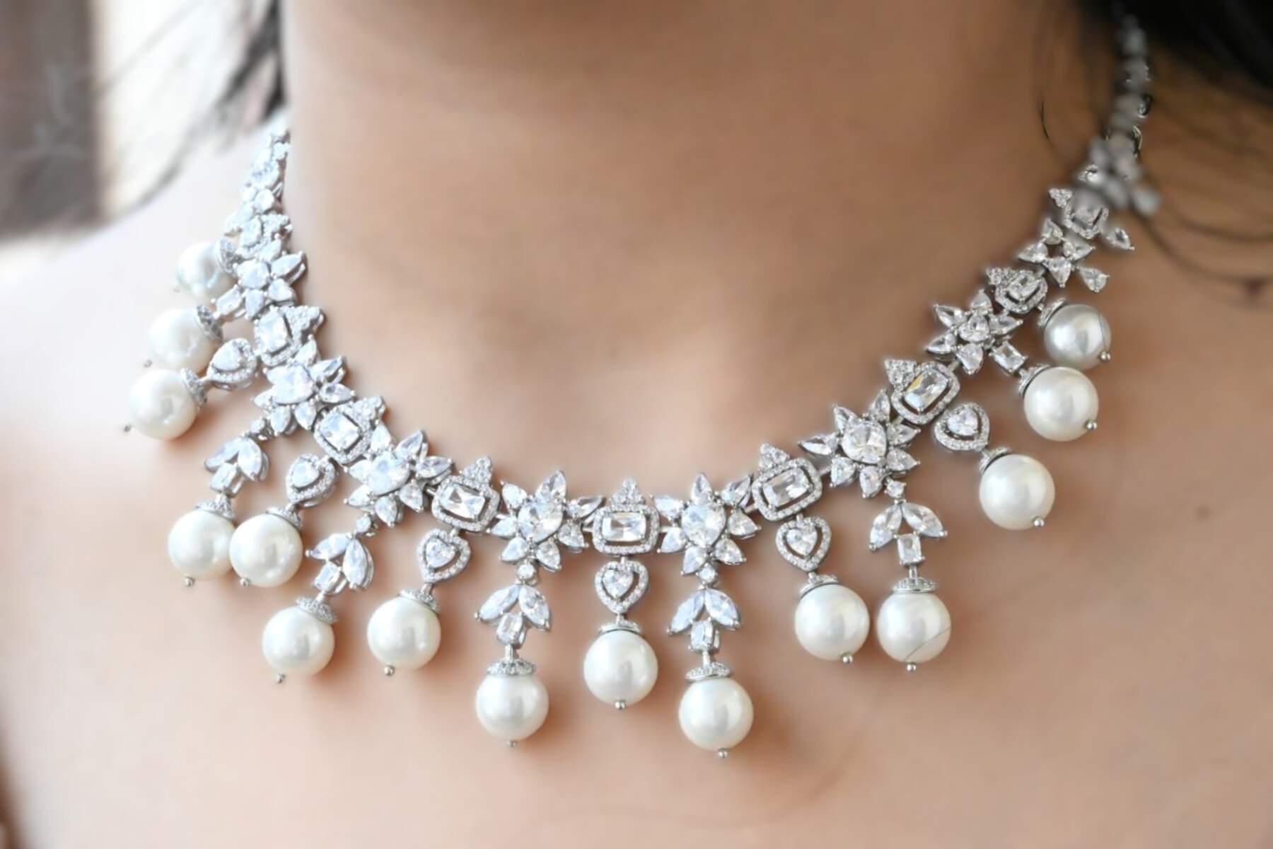 Silver Sparkling Pearl Necklace Set