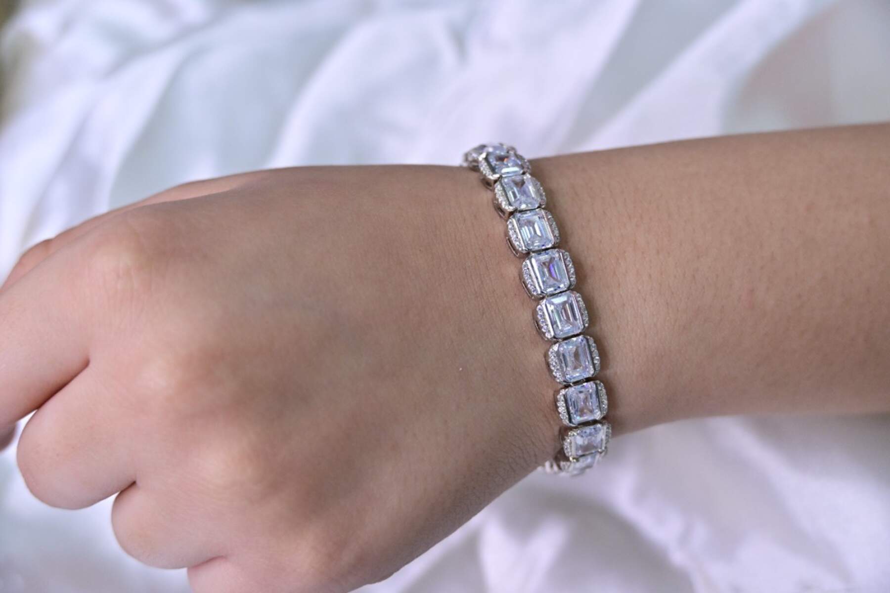 Premium Solitaire Bracelet