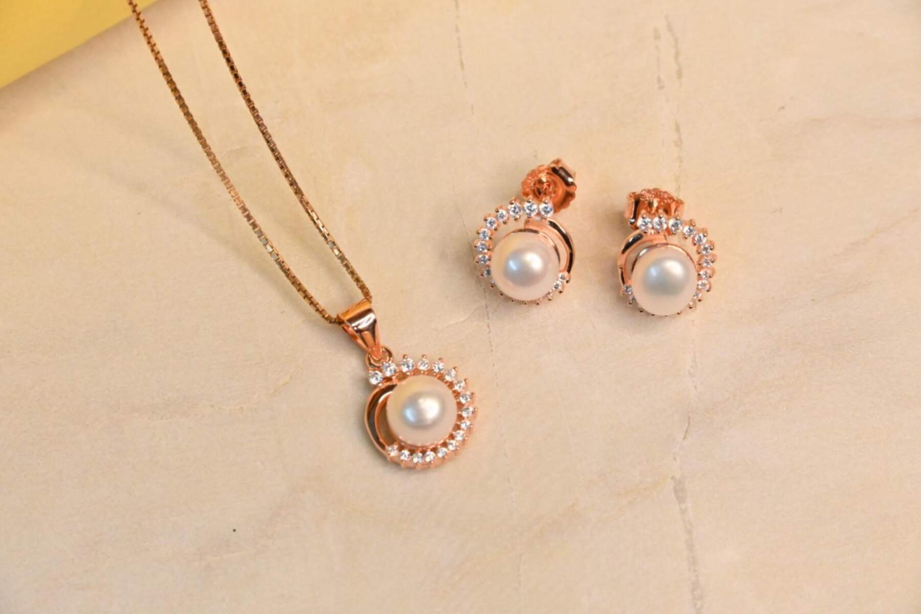 Elegant Pearl Pendent Set