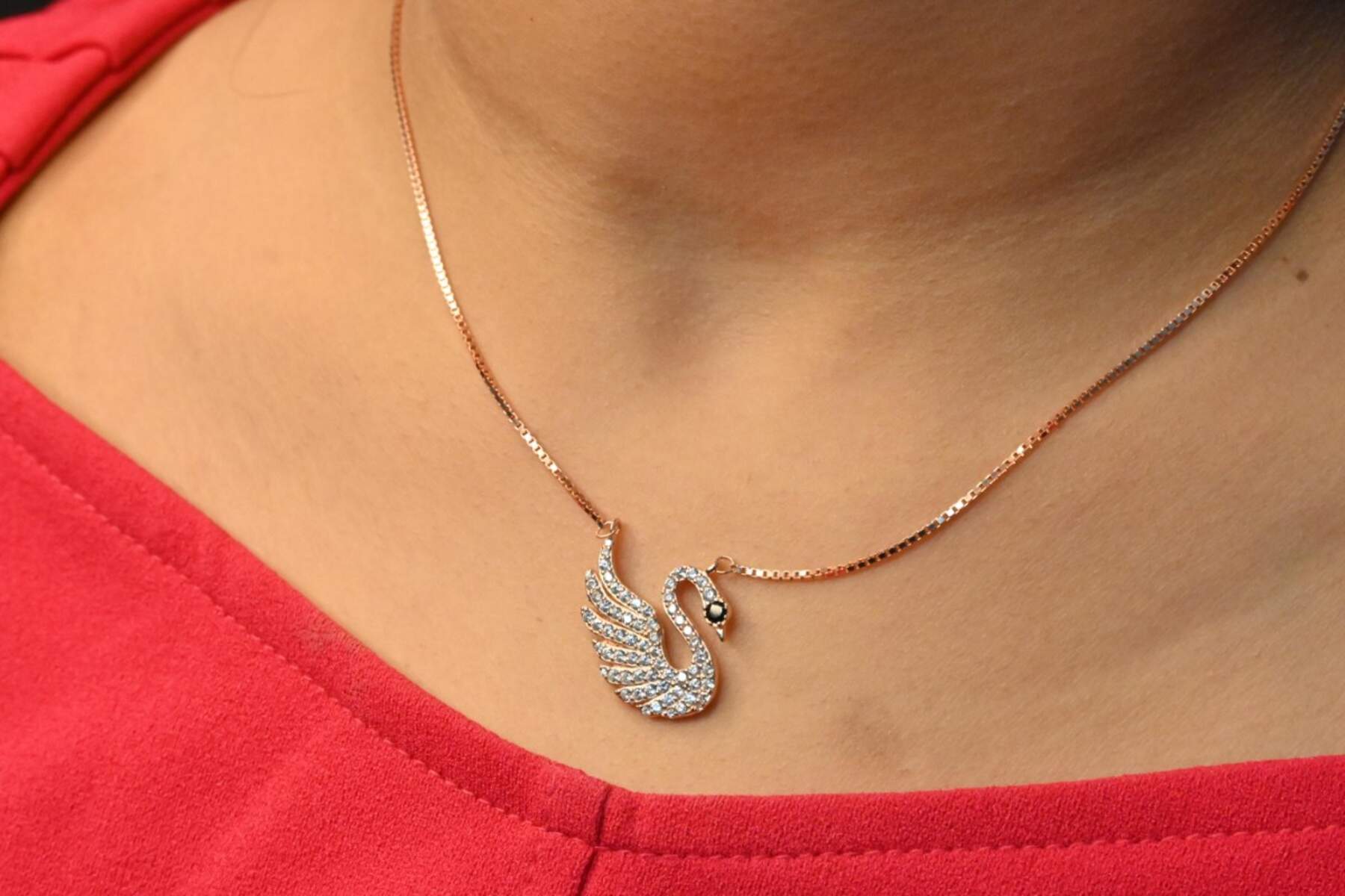 Stylish Swan Pendent Set