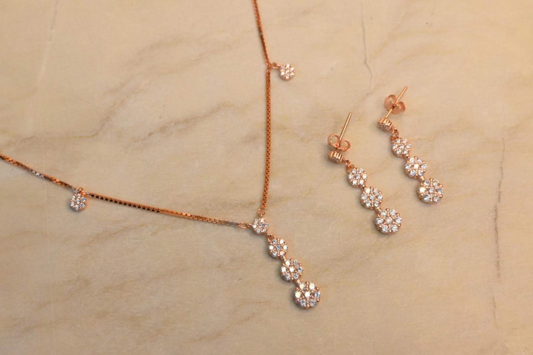 Rose Gold Classy Pendent Set