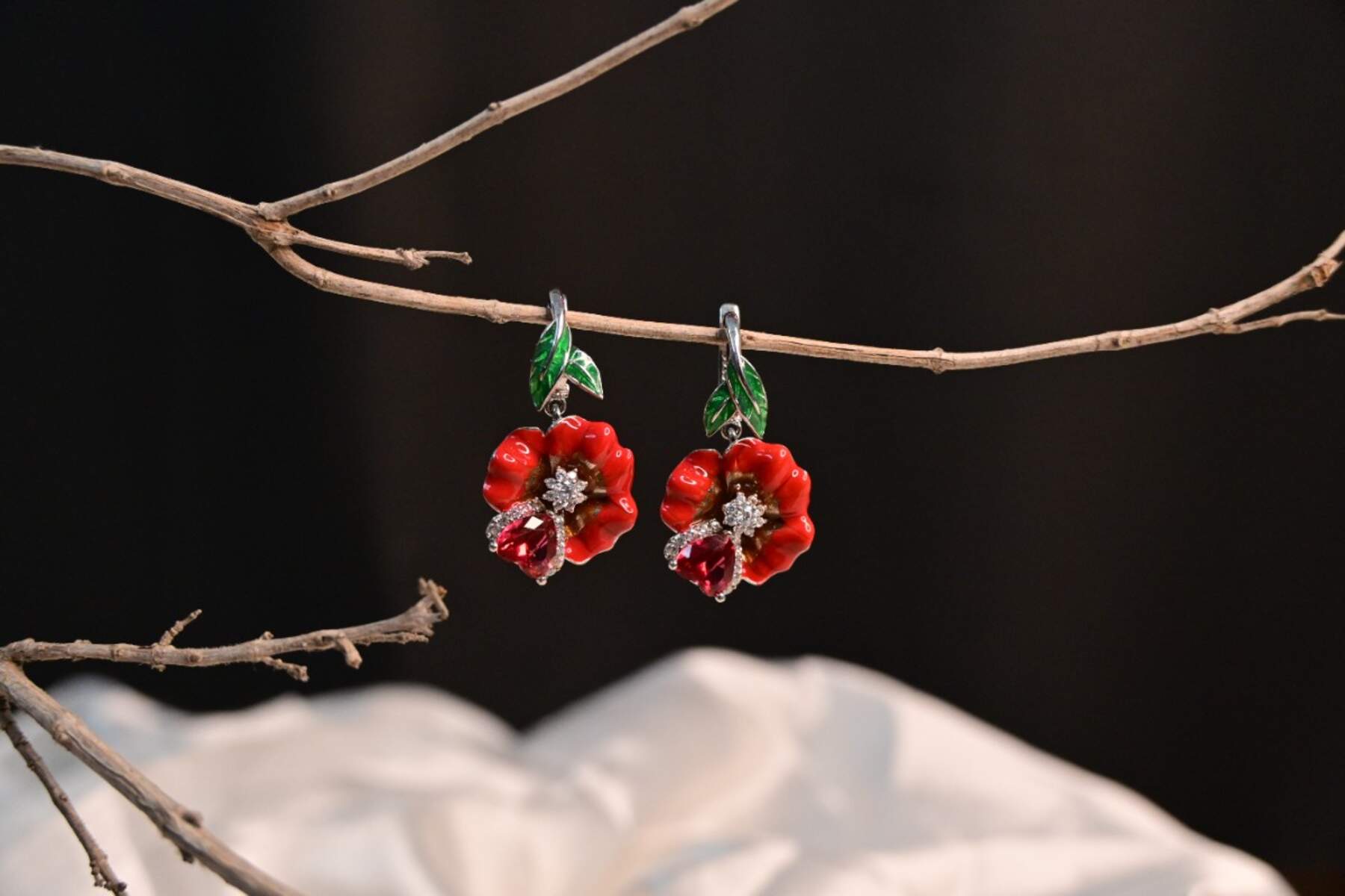 Clssy Flower with Leaf Earrings