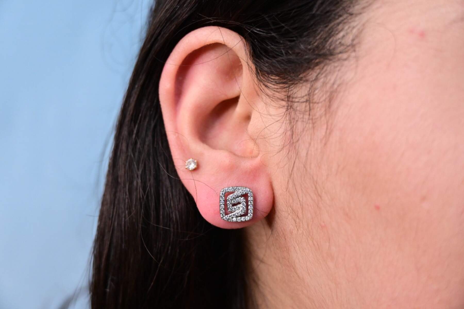 Cushion Shaped Earstuds